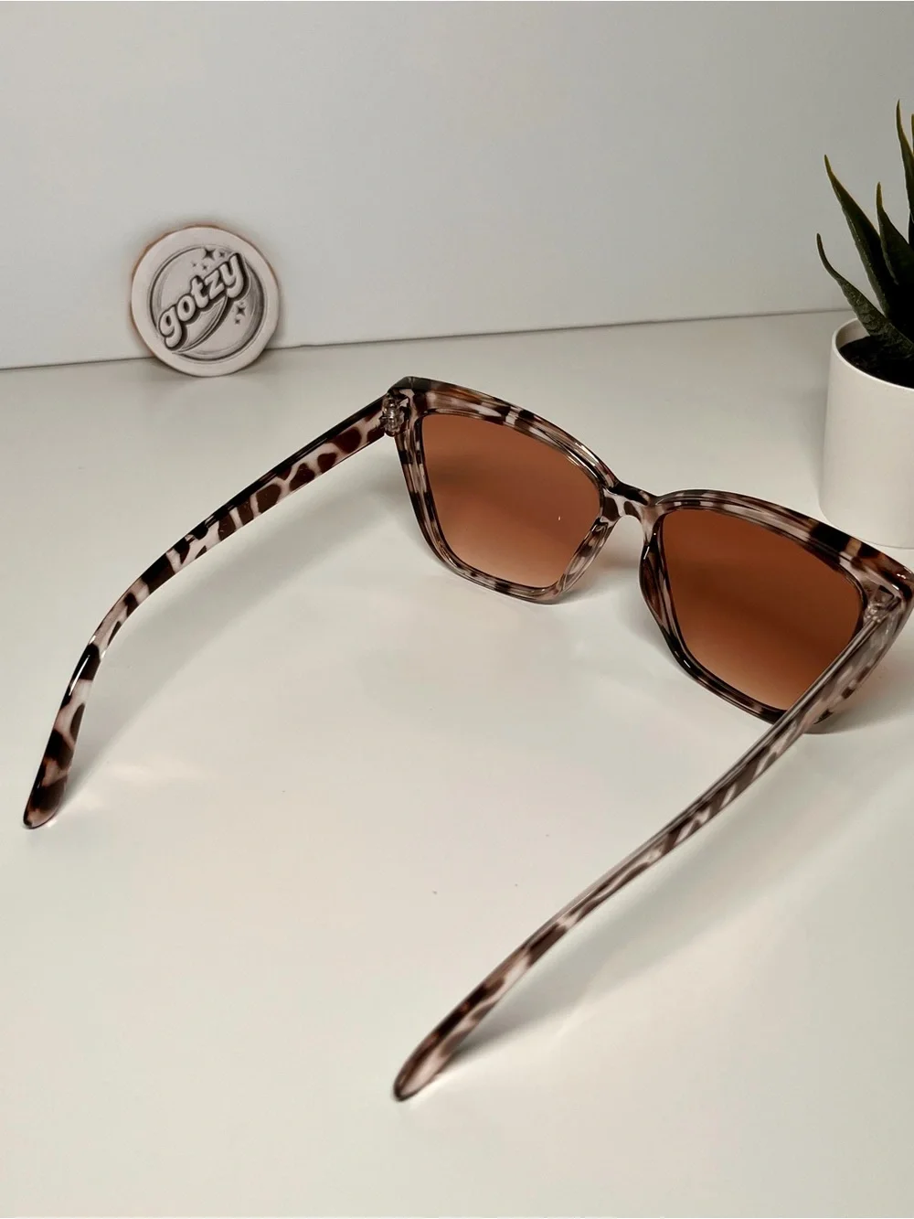 Women's Tortoiseshell Cat-Eye Sunglasses - Brown Lenses